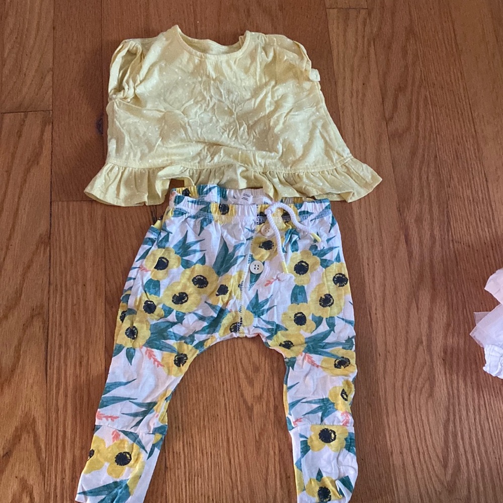 2 piece 3-6 months sunflower outfit